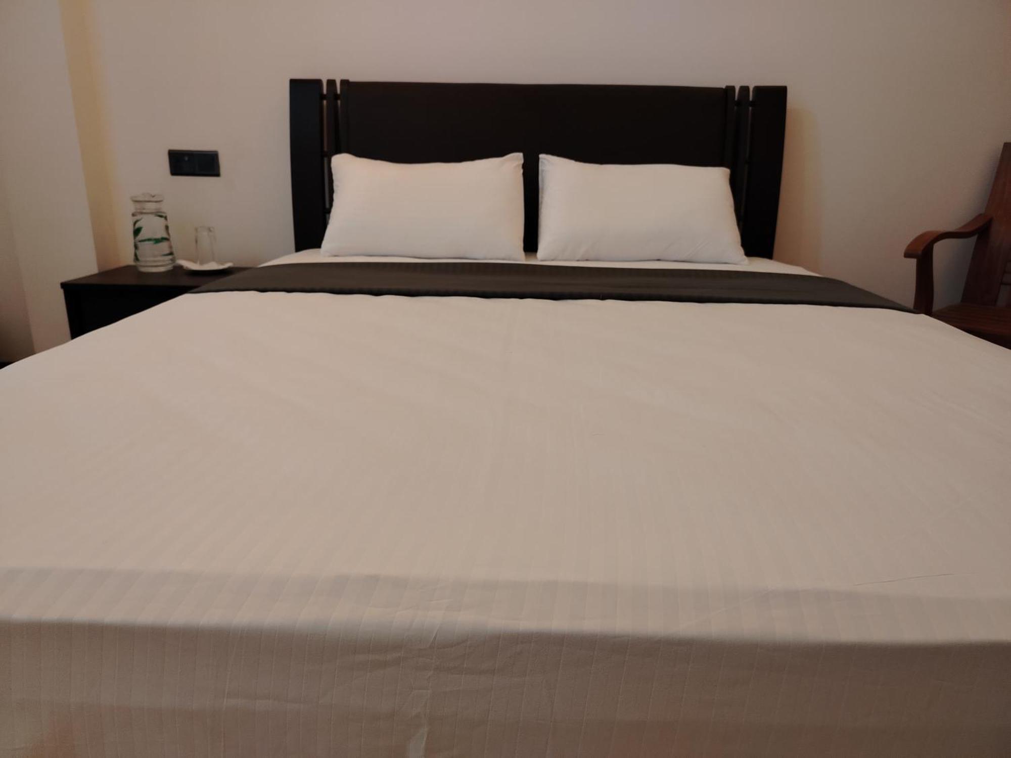Diora Hotel Ratnapura Habitación foto