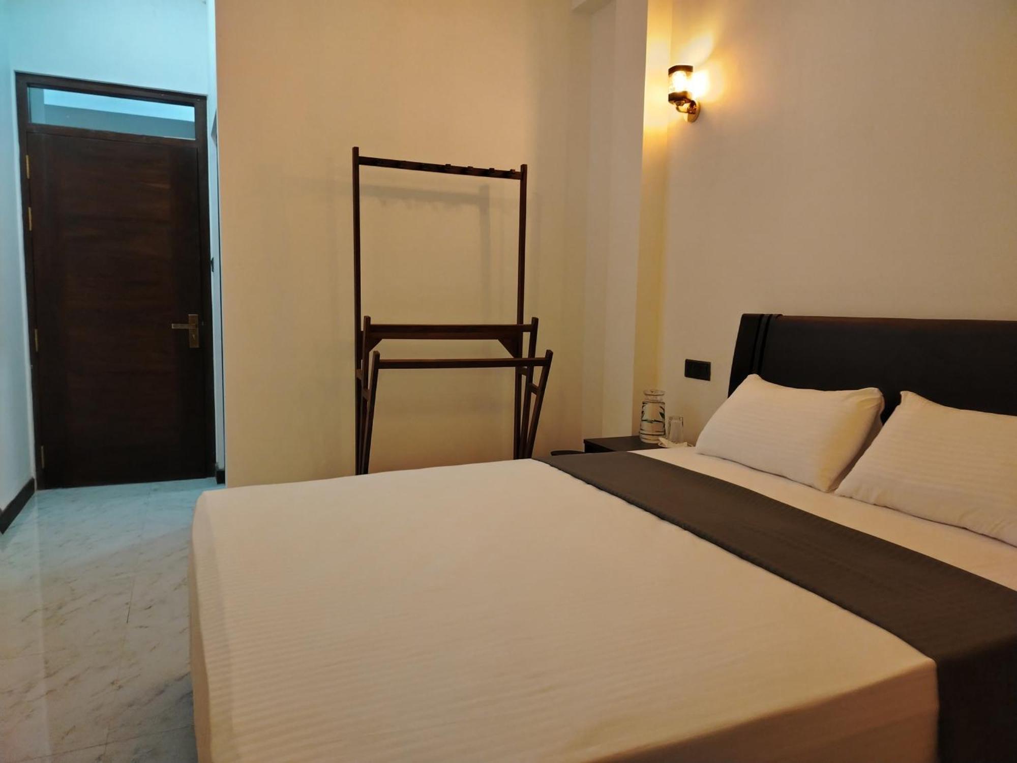 Diora Hotel Ratnapura Habitación foto